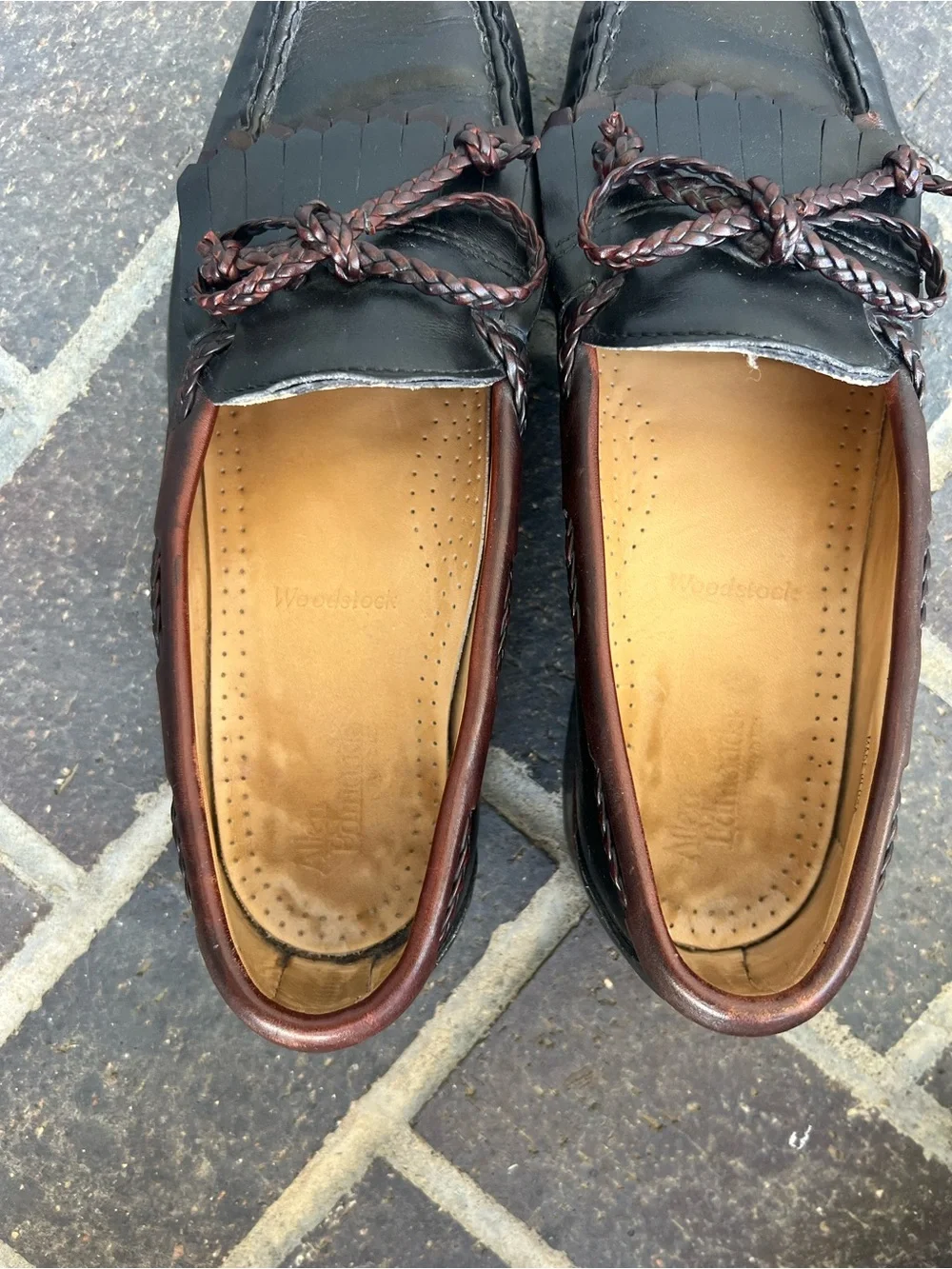 EUC Men’s 8.5 Allen Edmonds Woodstock Black and Brown Leather Kiltie Loafers